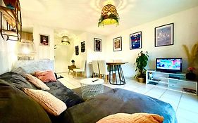 Bel Appartement T3 De 60M2 Avec Parking, Terrasse, Proche Du Metro Et Du Periph